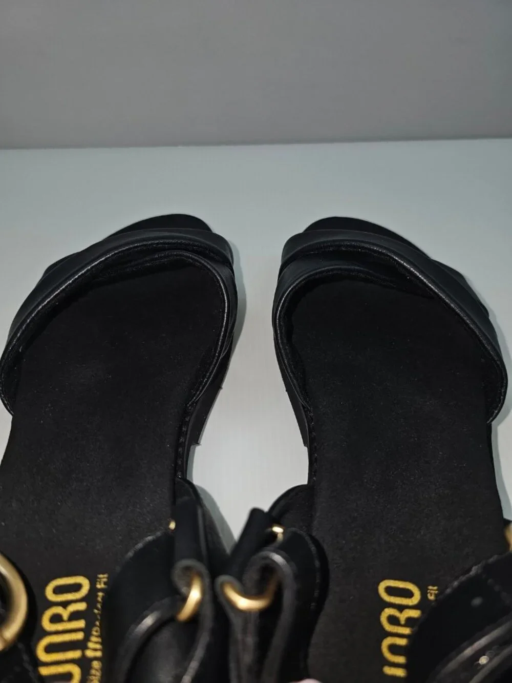Munro Knox Sandal Womens 9.5 Black Leather Chunky Lug Sole Platform Comfort